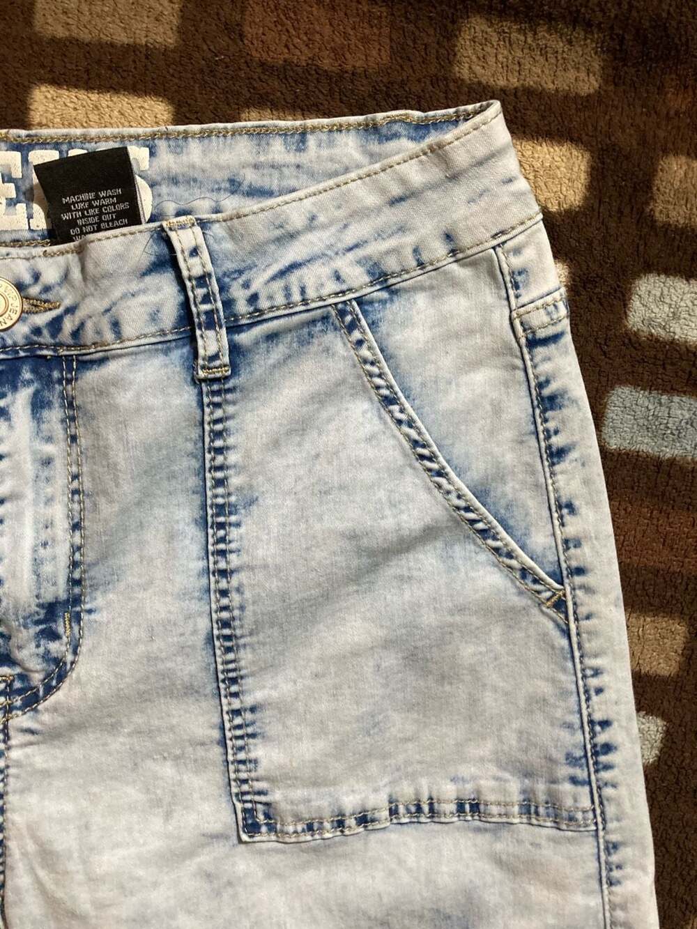 V.I.P. Jeans High Waisted Acid Wash Multi-Pocket Cargo Wide Leg Jeans - Picture 6 of 13